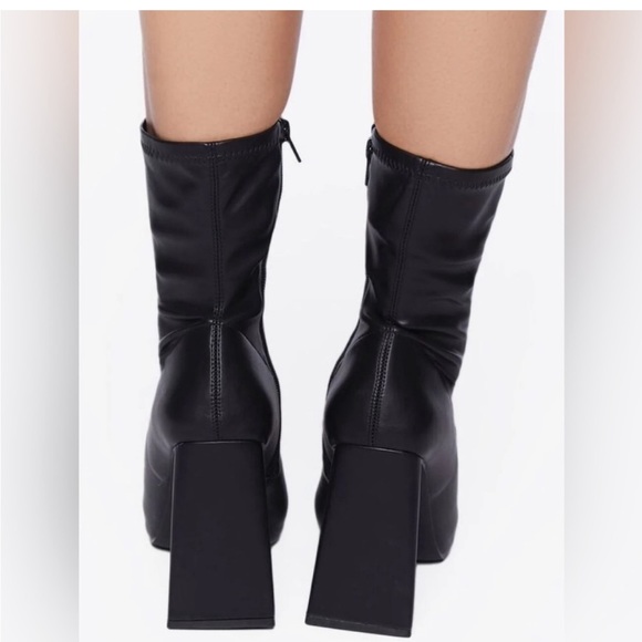 Black Faux leather bootie forever 21 boots size 6 new - Picture 7 of 7